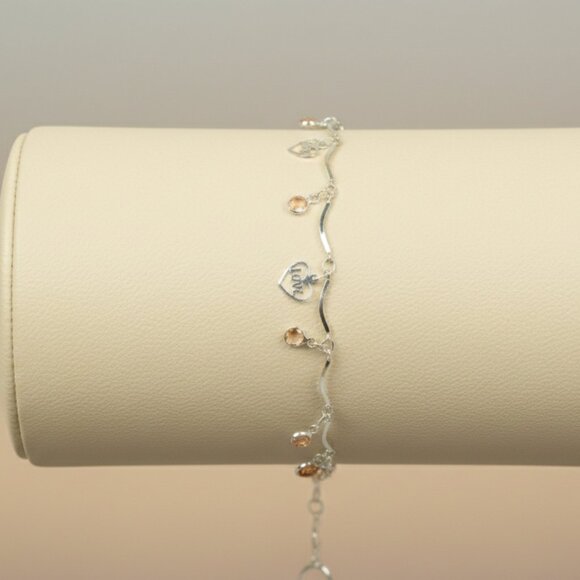 "Trendy Handmade Bracelet – A Thoughtful Gift for Girls & Women | UNVRC1002 - Picture 3 of 3